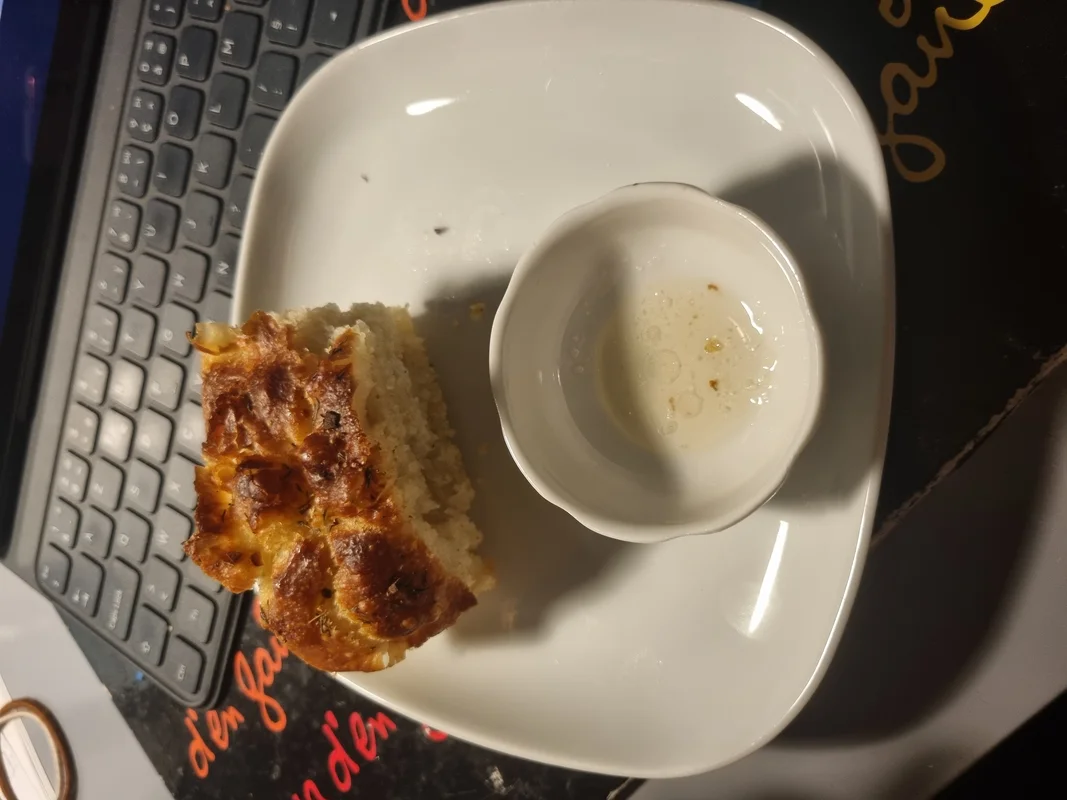 La focaccia dorée, sortie du four